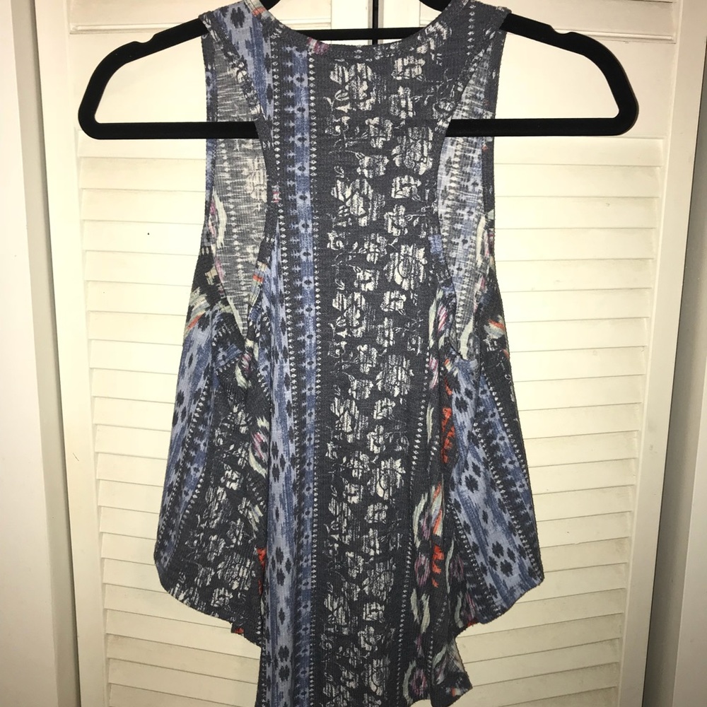 Flowy Tank - Picture 3 of 3